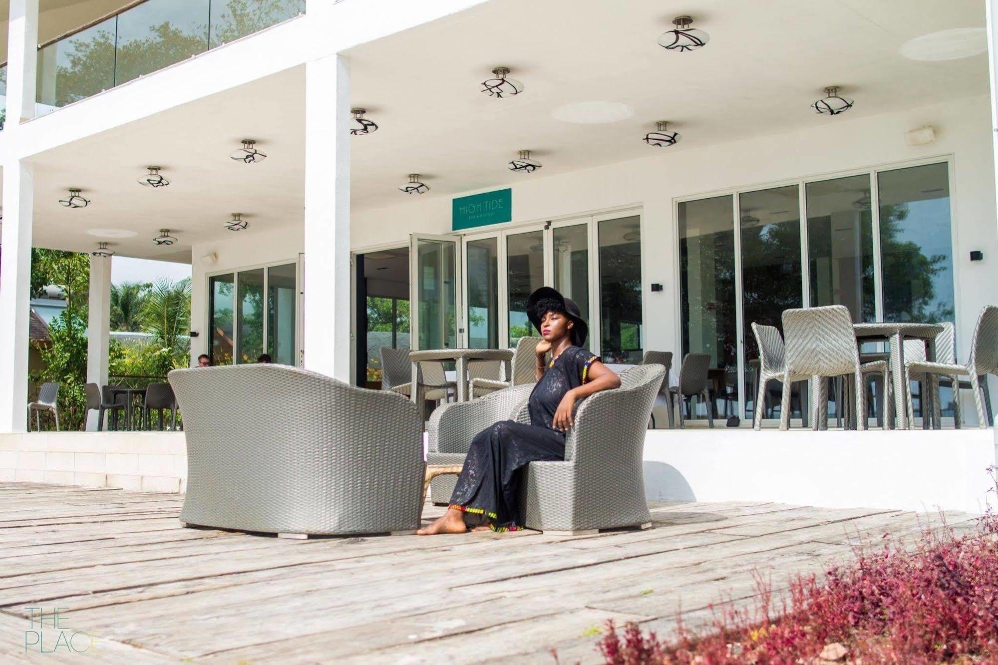 The Place Resort At Tokeh Beach ฟรีทาวน์ ภายนอก รูปภาพ
