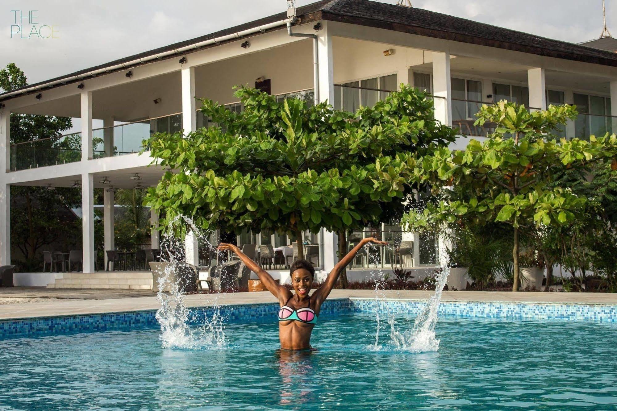The Place Resort At Tokeh Beach ฟรีทาวน์ ภายนอก รูปภาพ