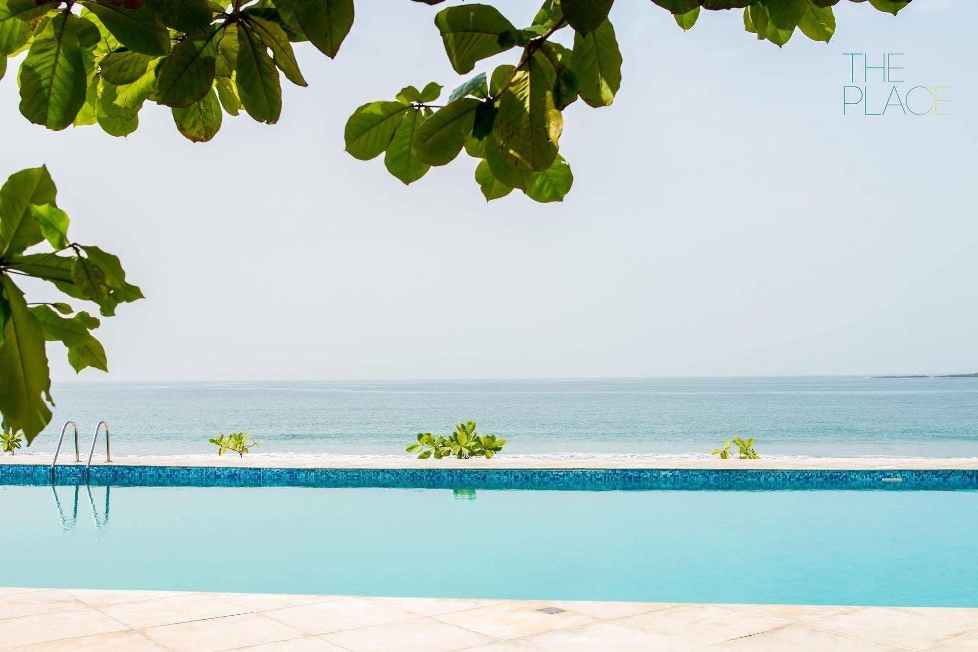 The Place Resort At Tokeh Beach ฟรีทาวน์ ภายนอก รูปภาพ