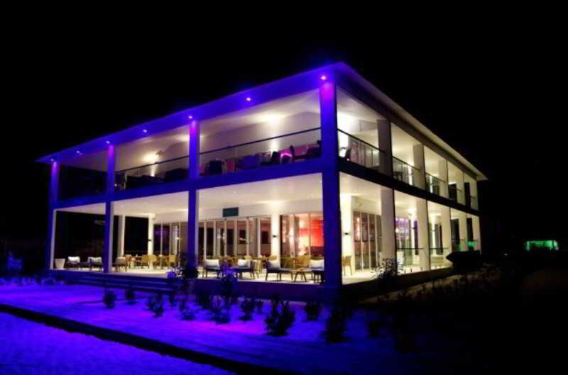 The Place Resort At Tokeh Beach ฟรีทาวน์ ภายนอก รูปภาพ
